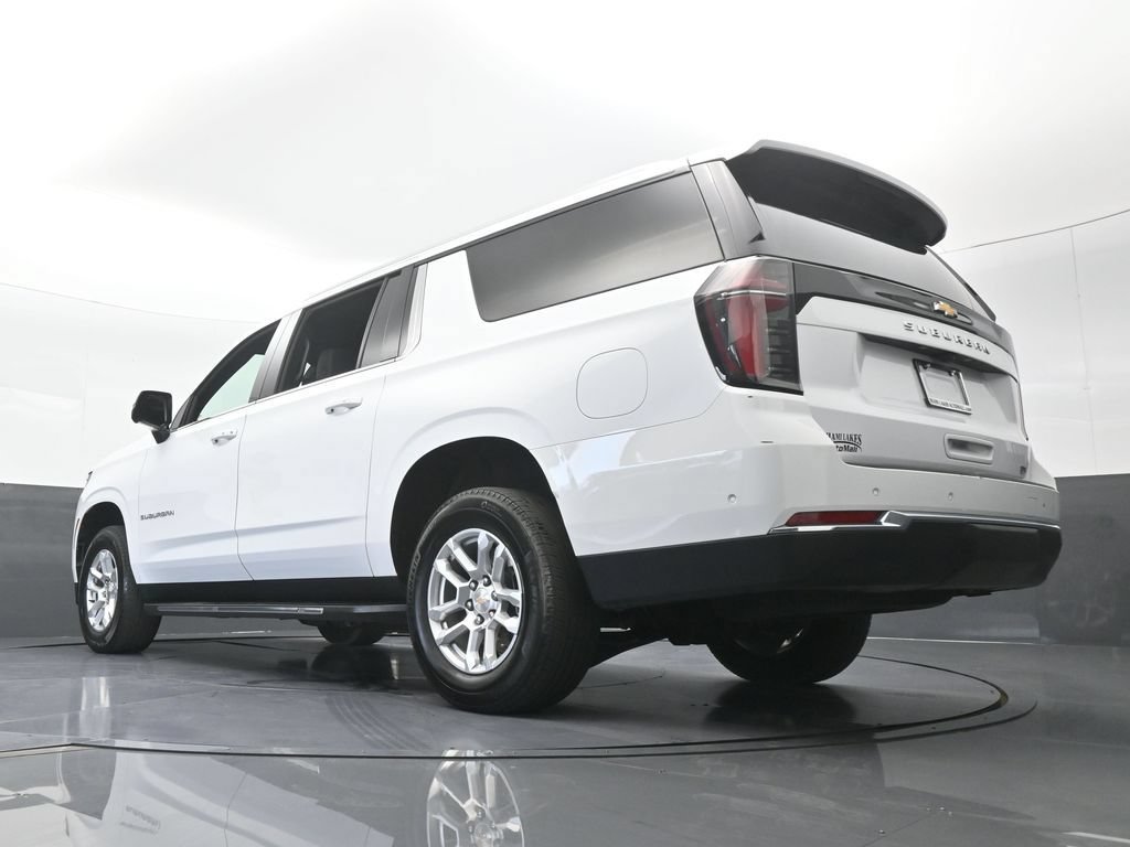 Used 2025 Chevrolet Suburban LT RWD image 65