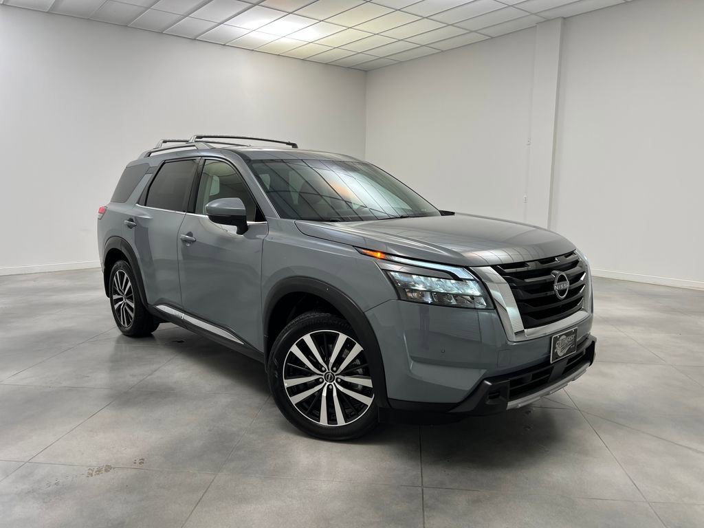 Used 2025 Nissan Pathfinder Platinum
