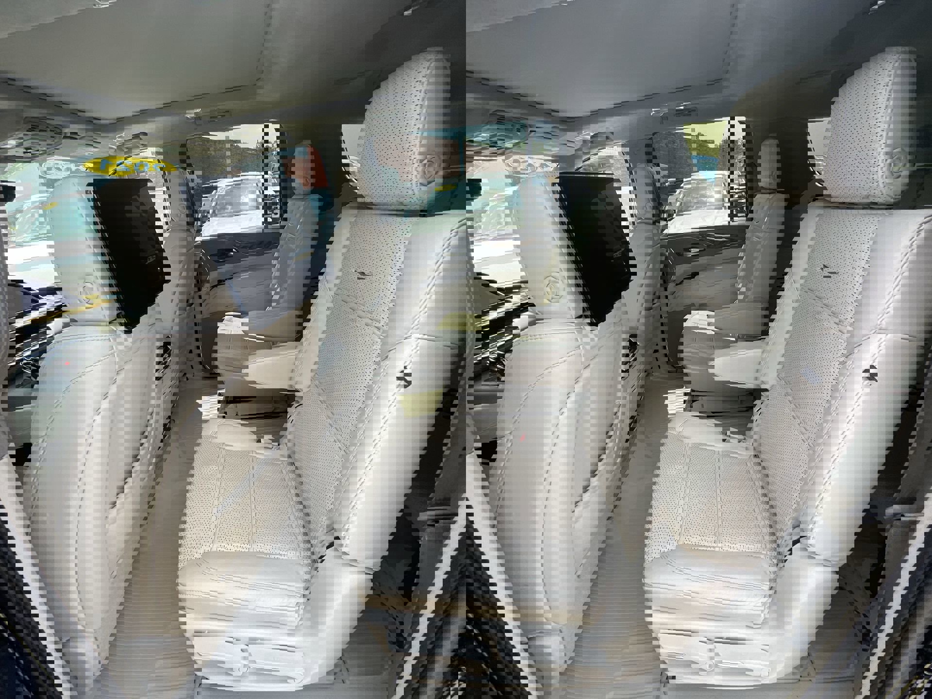 Used 2021 Cadillac Escalade ESV Premium Luxury Platinum image 25