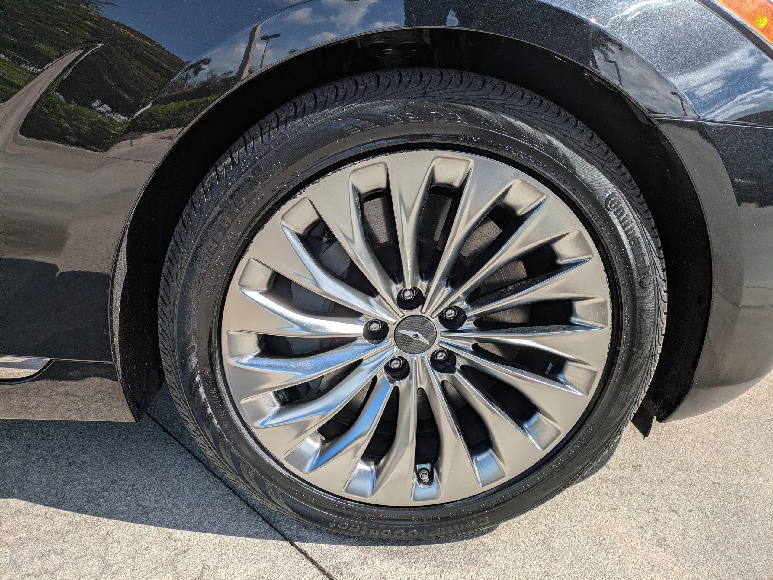 Used 2018 Genesis G90 3.3T Premium image 9