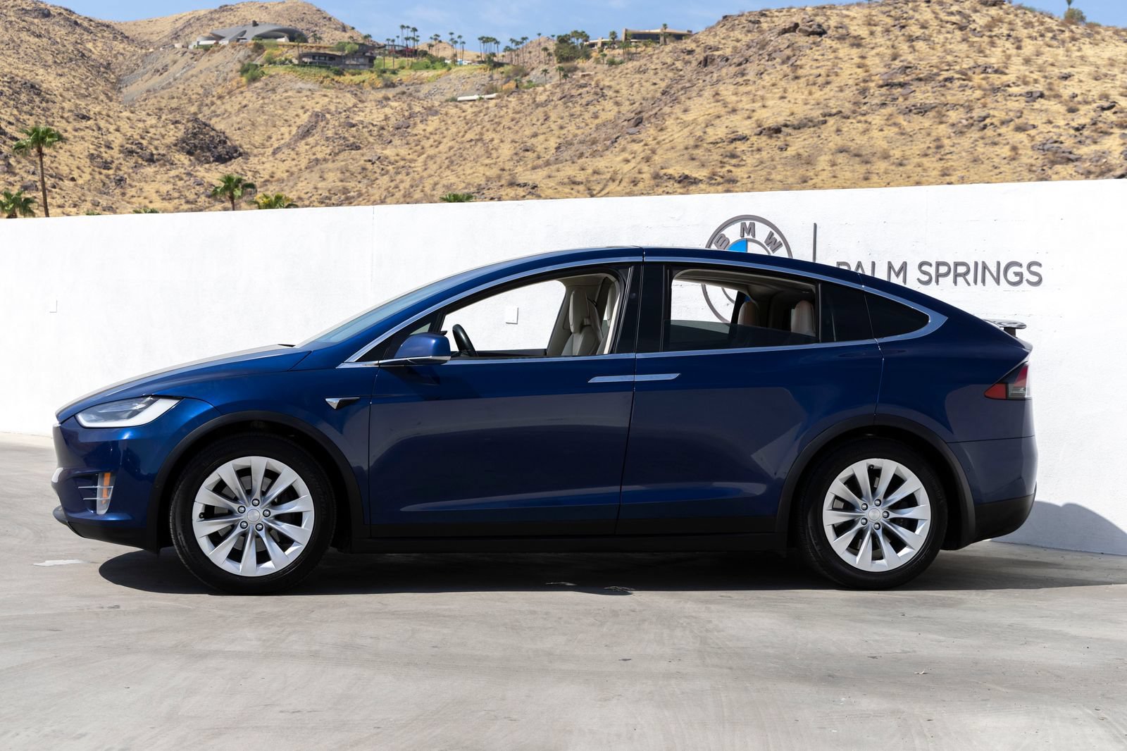 Used 2018 Tesla Model X 100D AWD/4WD image 3
