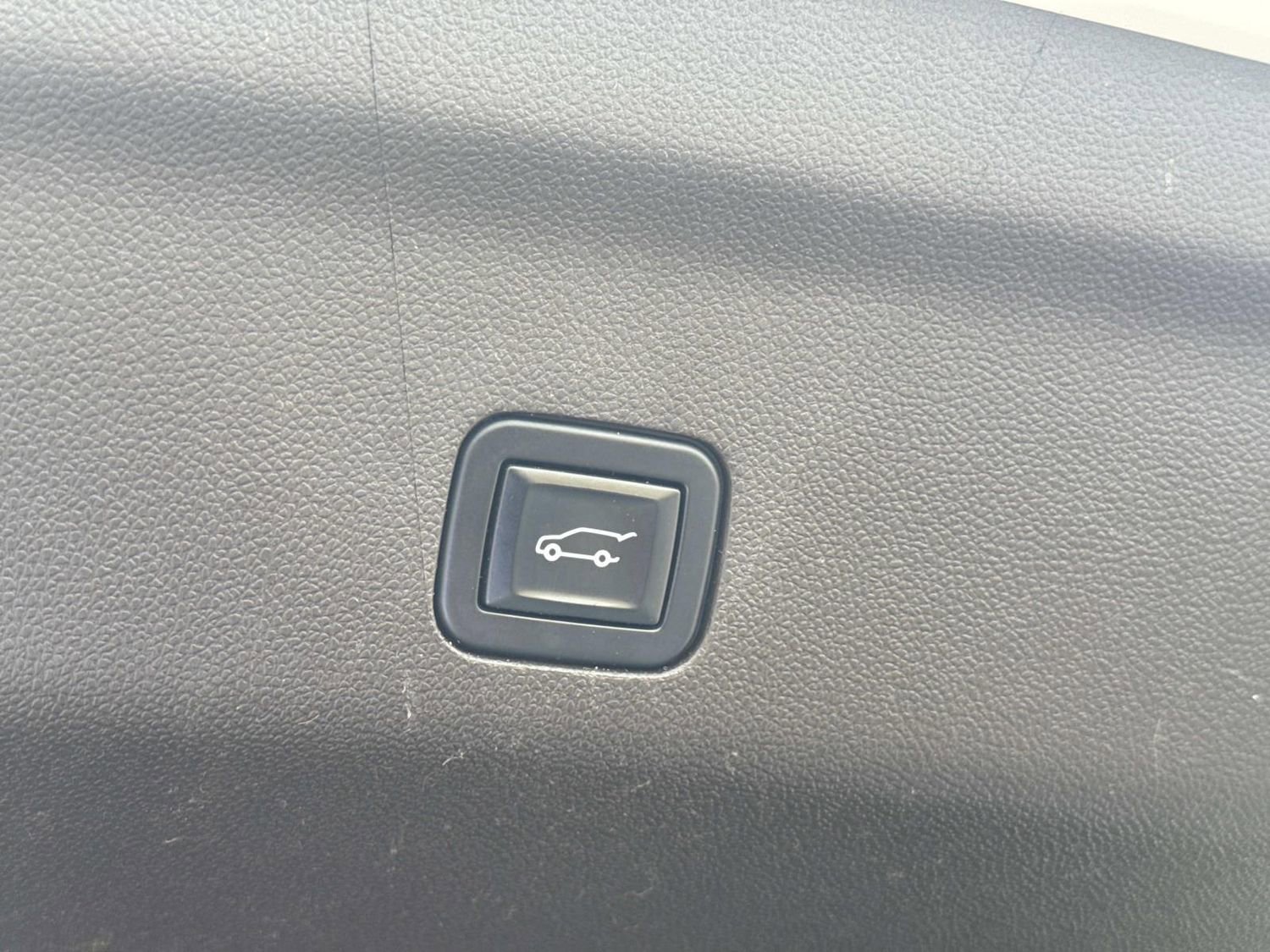 Used 2022 Chevrolet Tahoe LT w/ LT Signature Package image 14