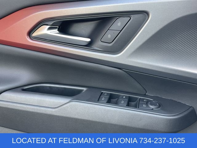 Certified 2024 Chevrolet Equinox EV RS FWD image 21