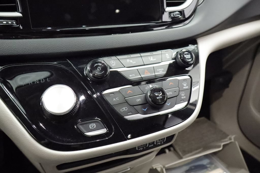 Certified 2023 Chrysler Pacifica Touring-L FWD image 31