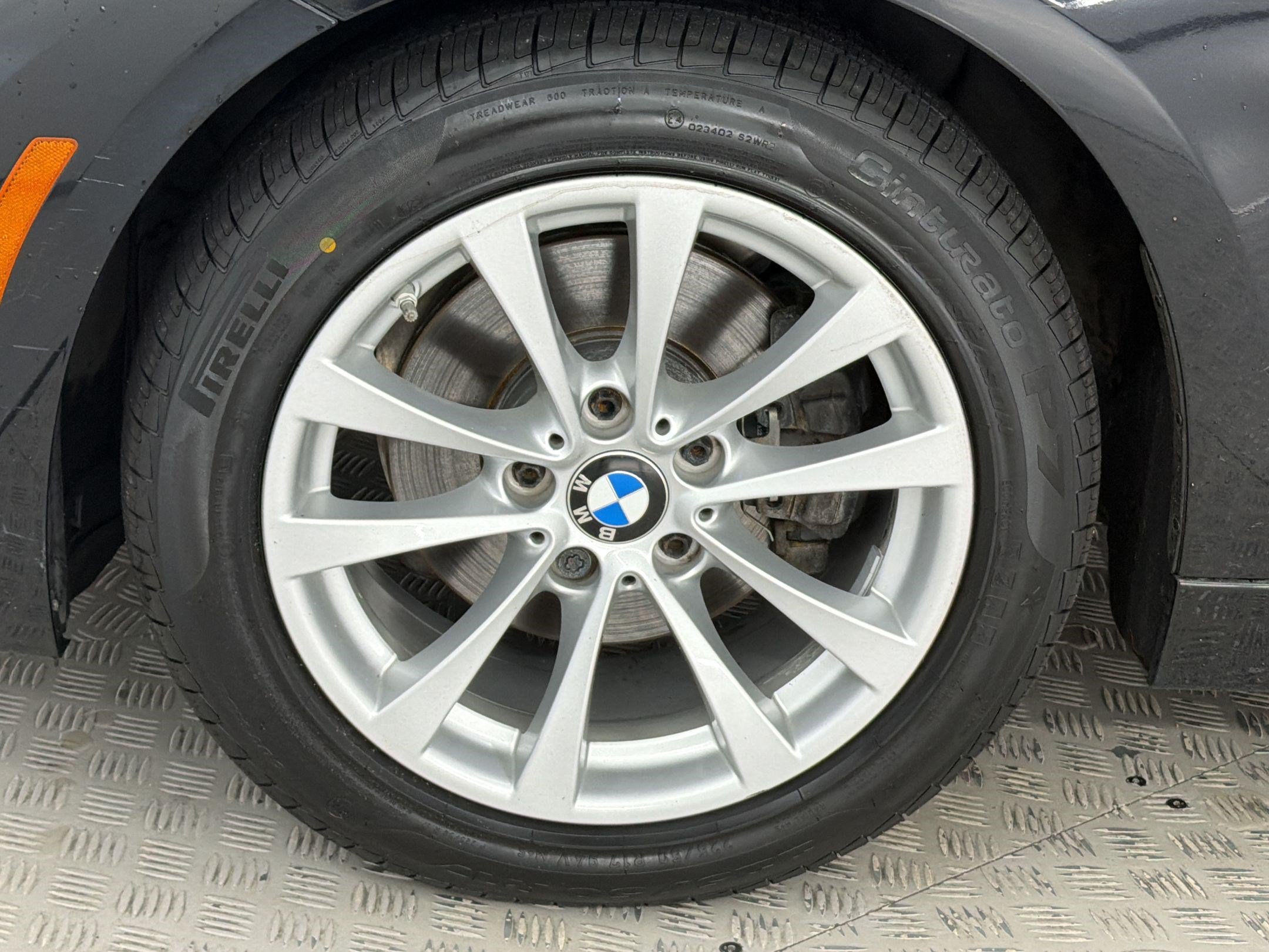 Used 2018 BMW 320i Sedan RWD image 10