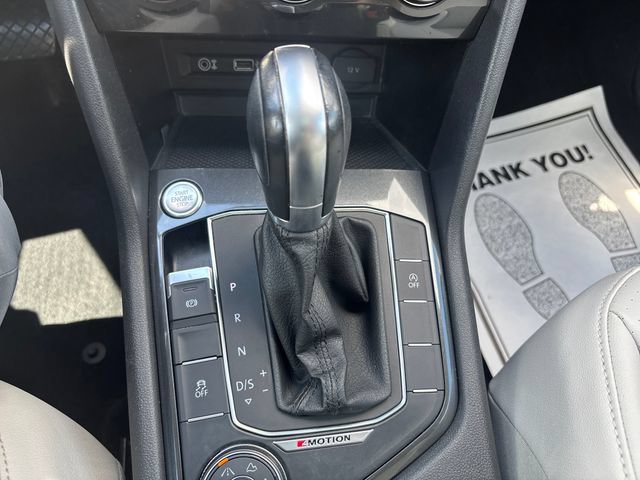 Used 2018 Volkswagen Tiguan SEL AWD/4WD image 18