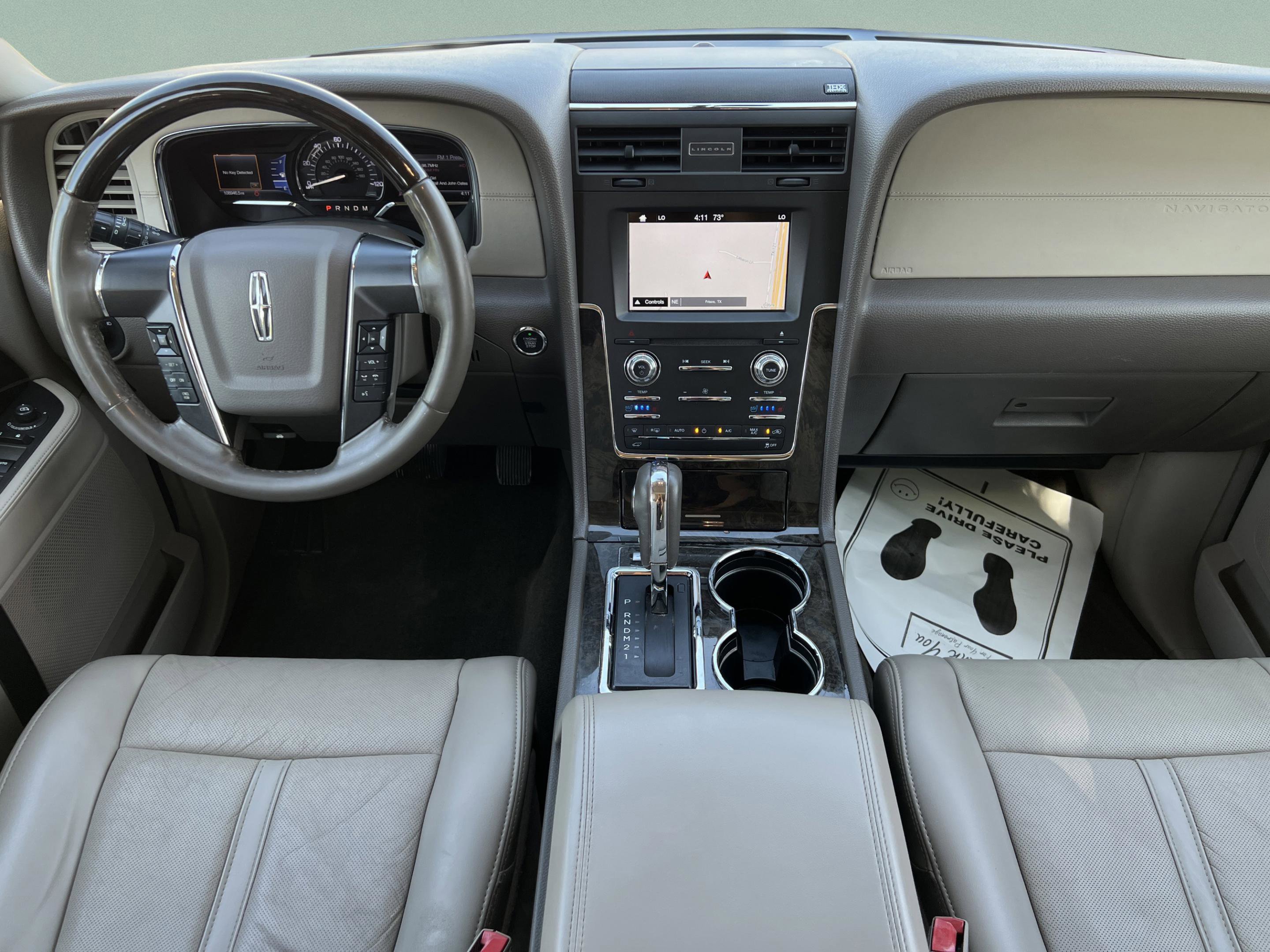 Used 2017 Lincoln Navigator Select image 14