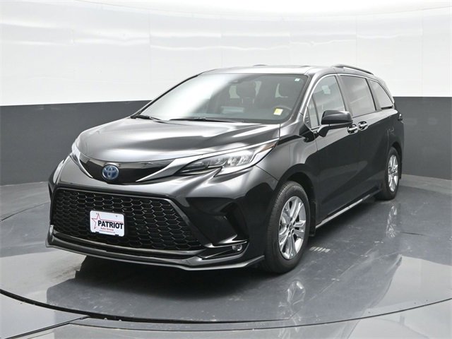 Used 2022 Toyota Sienna XSE image 8