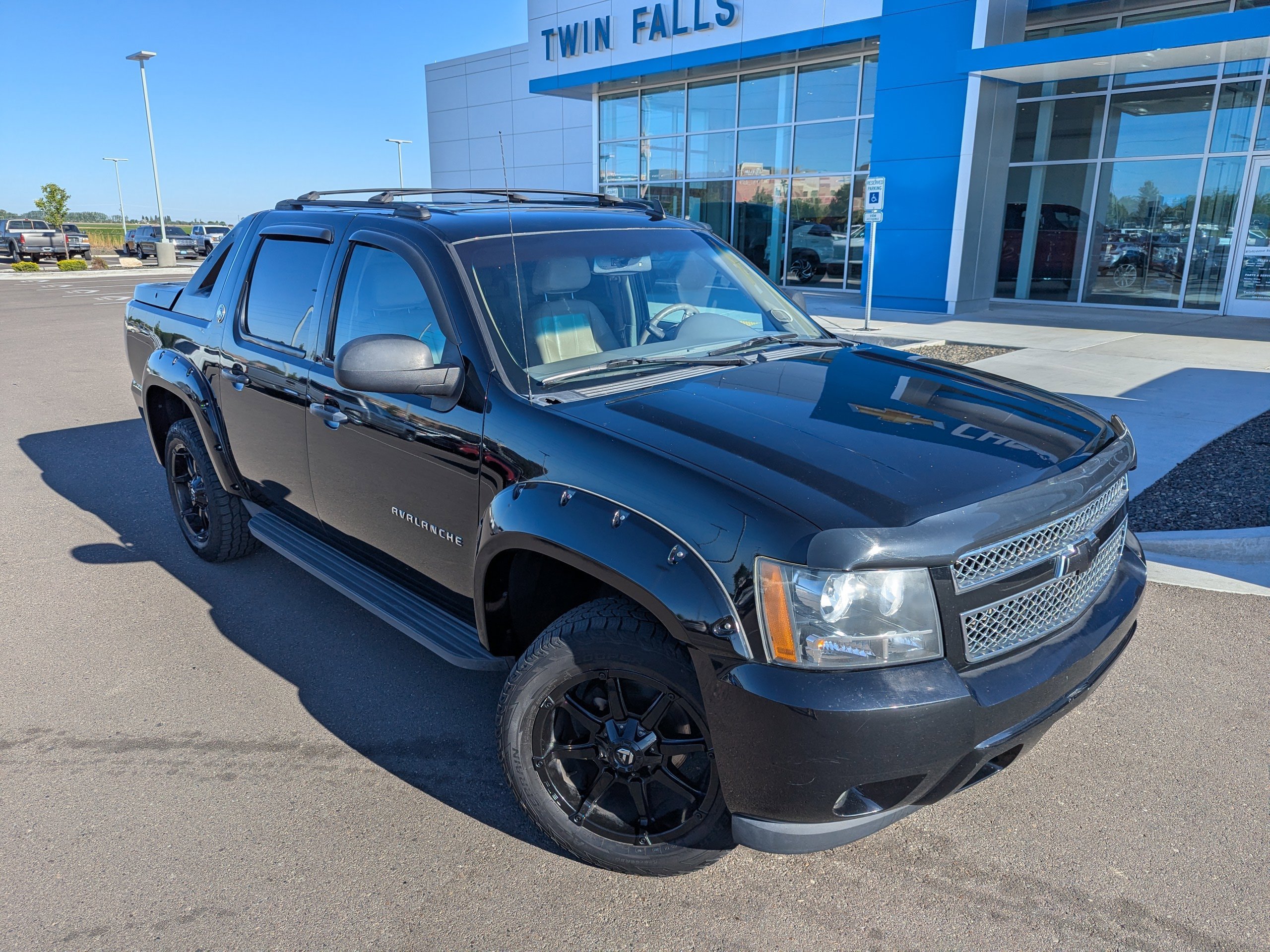 Used 2013 Chevrolet Avalanche LT w/ All-Star Edition AWD/4WD image 4
