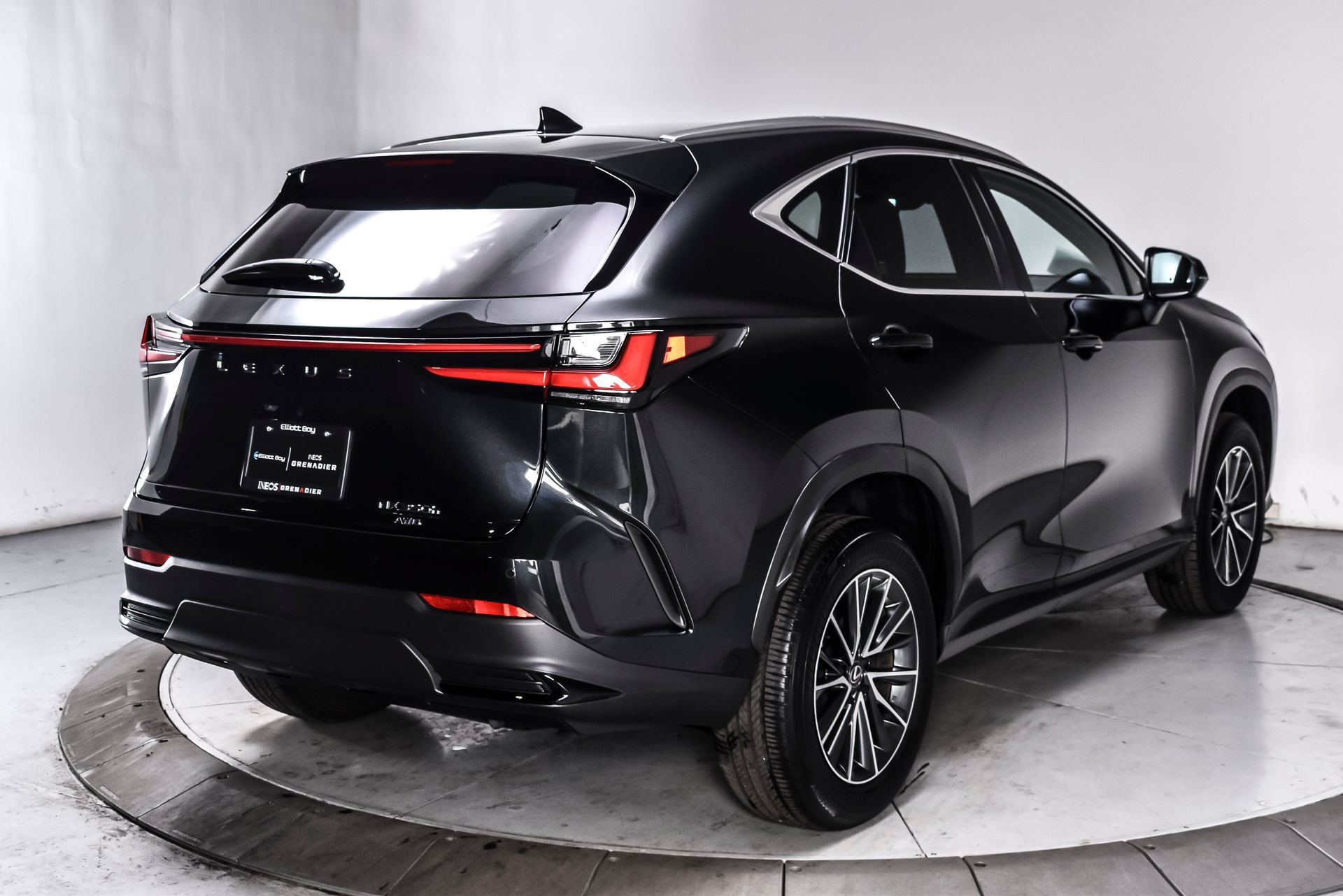 Used 2024 Lexus NX 350h AWD w/ Vision Package image 4