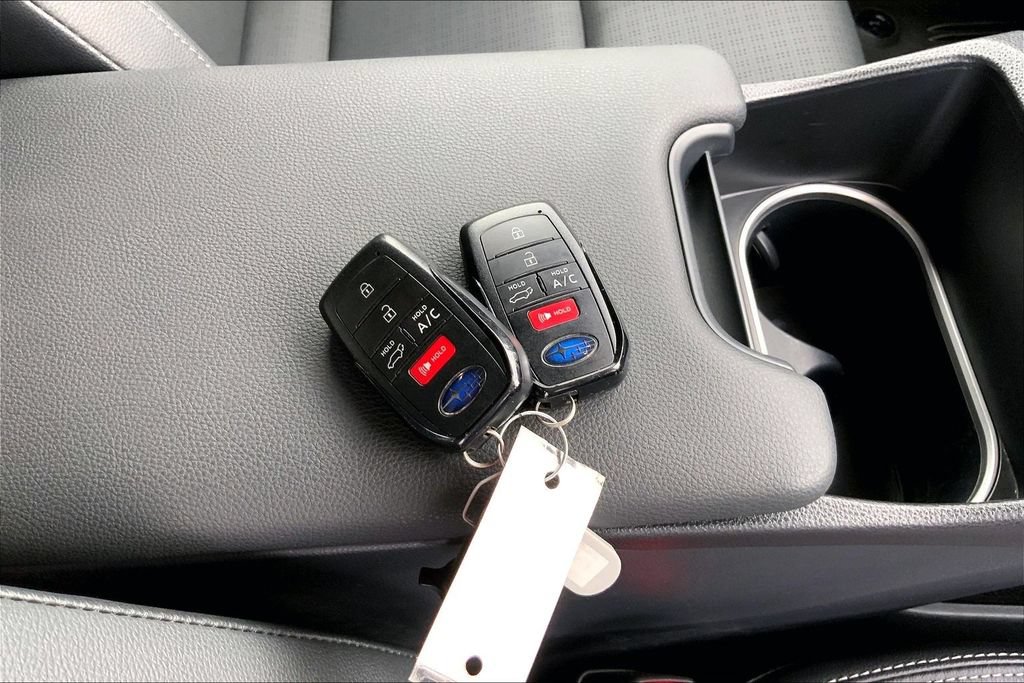 Used 2025 Subaru Solterra AWD/4WD image 33