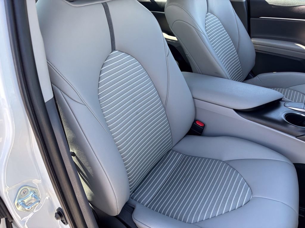 Used 2022 Toyota Camry SE FWD image 31