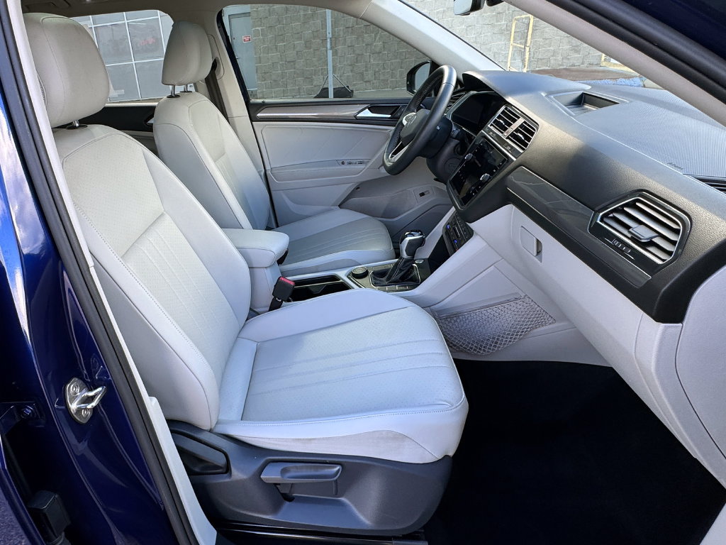 Used 2022 Volkswagen Tiguan SE w/ Panoramic Sunroof Package AWD/4WD image 37
