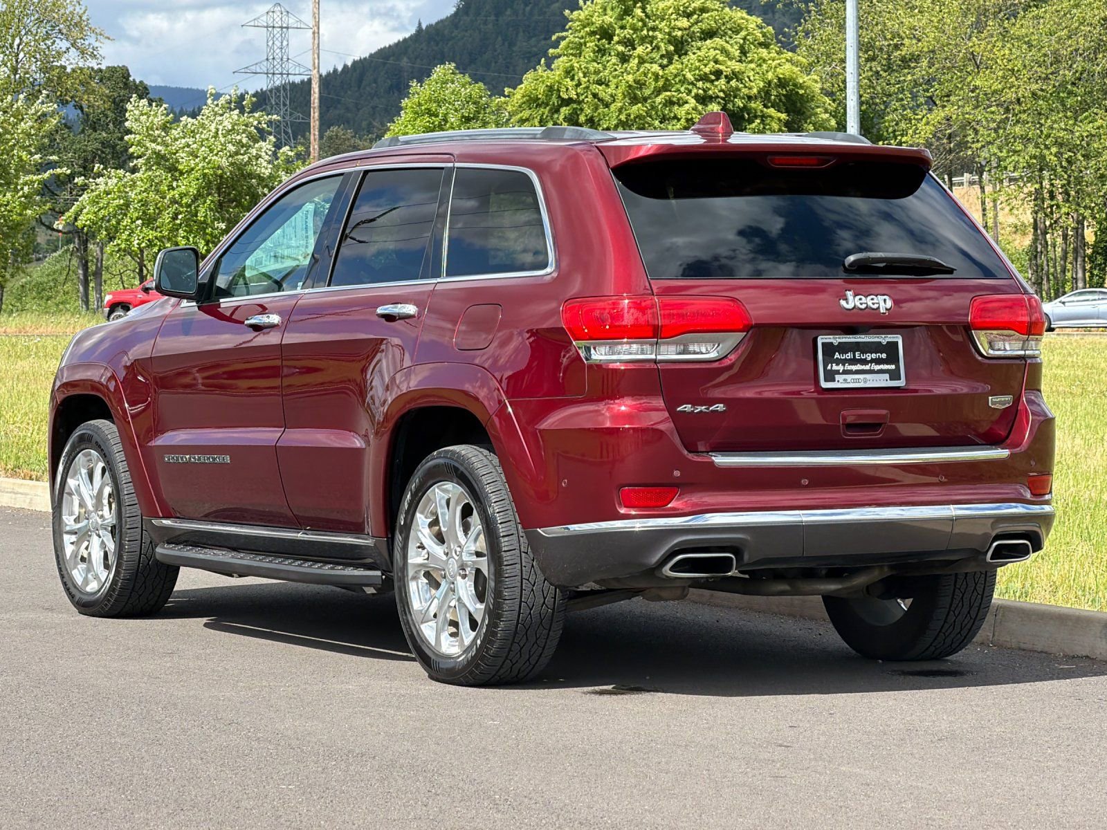 Used 2020 Jeep Grand Cherokee Summit AWD/4WD image 5