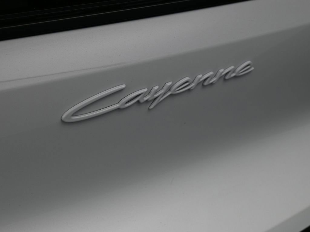 Certified 2025 Porsche Cayenne AWD/4WD image 8