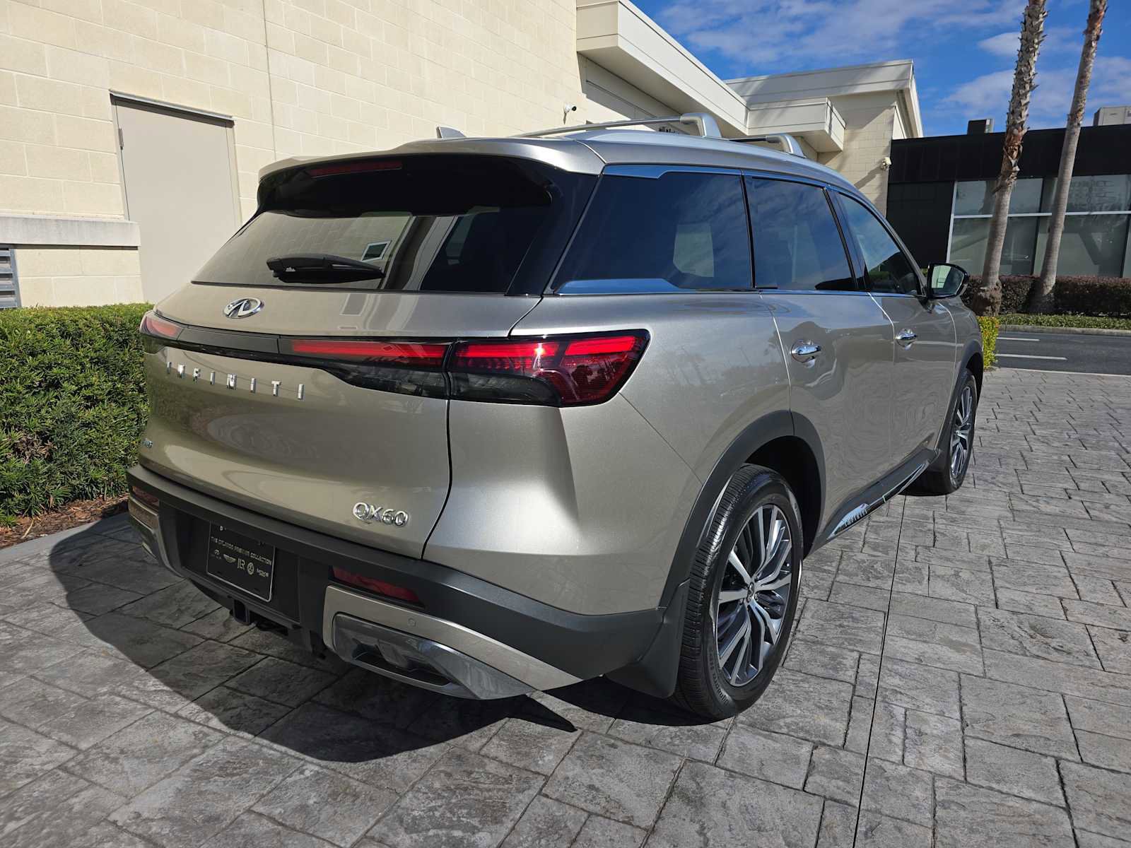 Certified 2025 INFINITI QX60 Sensory w/ Vision Package image 3