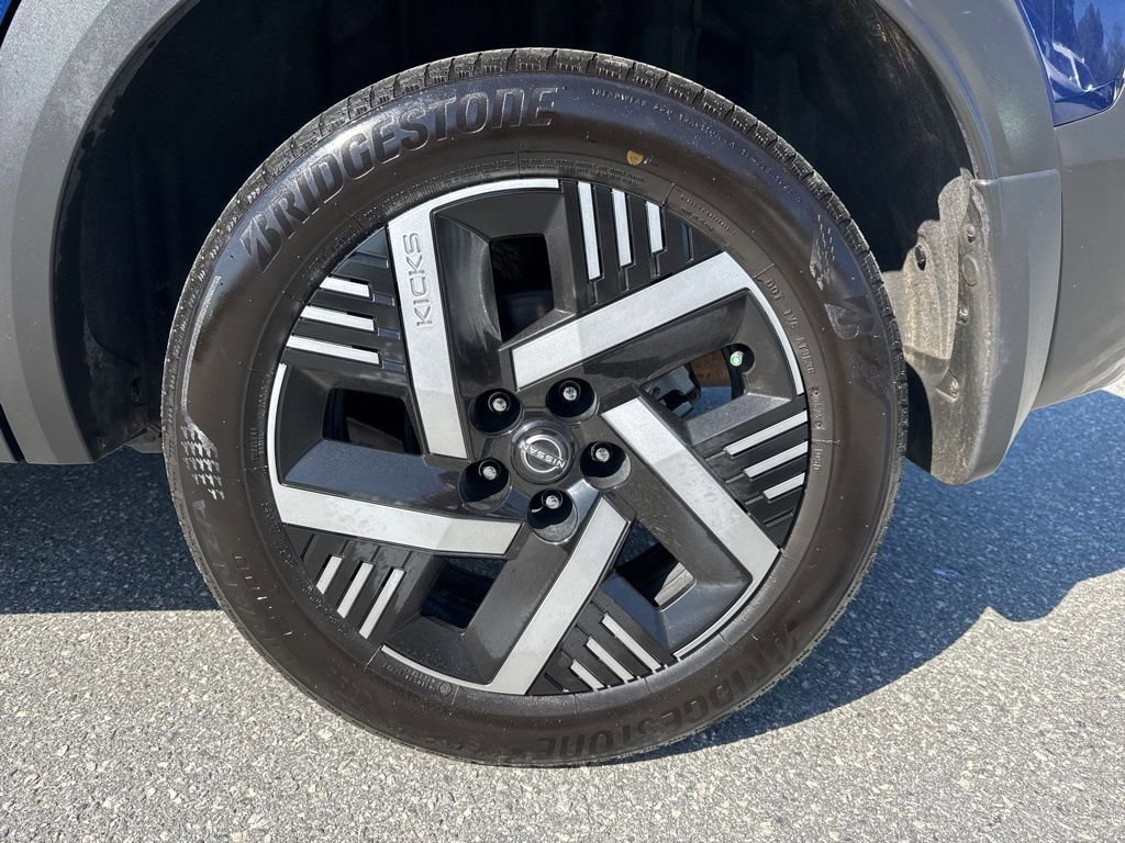 Used 2025 Nissan Kicks SV FWD image 27