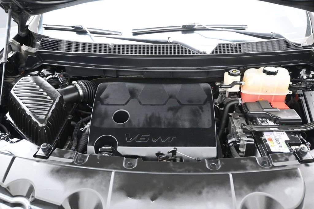 Used 2019 Chevrolet Traverse LS w/ LPO, Blackout Package FWD image 16