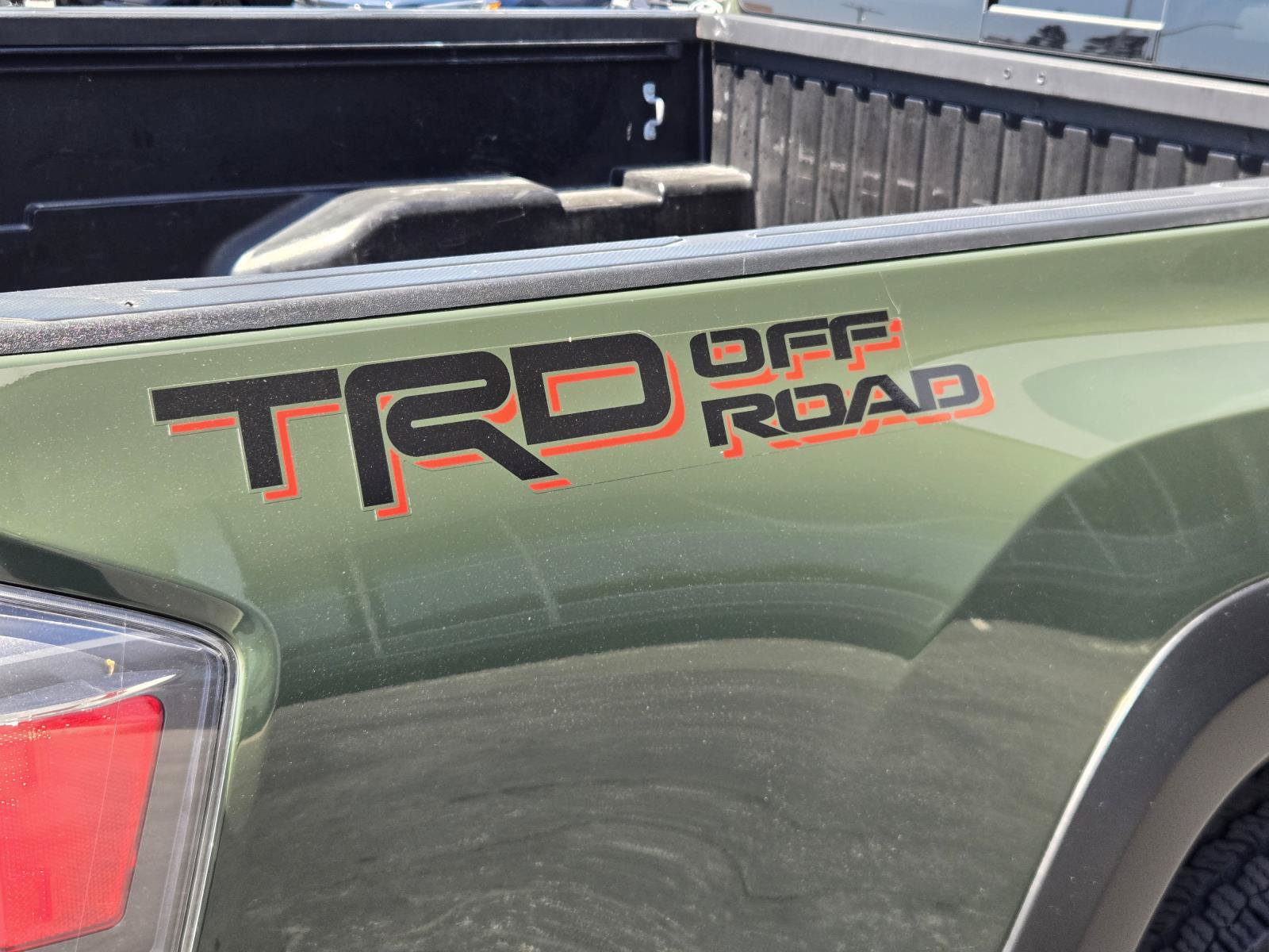 Used 2022 Toyota Tacoma TRD Off-Road w/ Technology Package RWD image 31