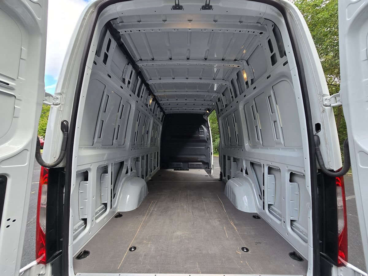 Used 2024 Mercedes-Benz eSprinter 170 Cargo image 47