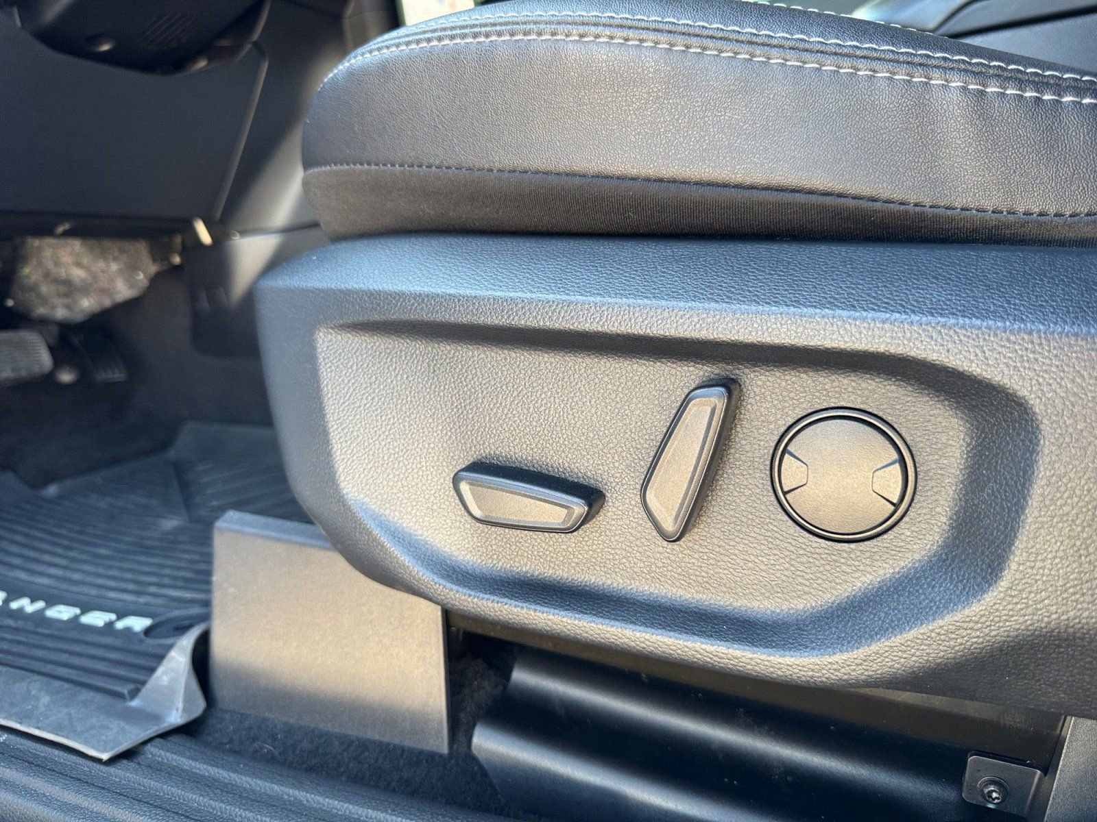 Used 2024 Ford Ranger Lariat w/ Advanced Towing Package image 23