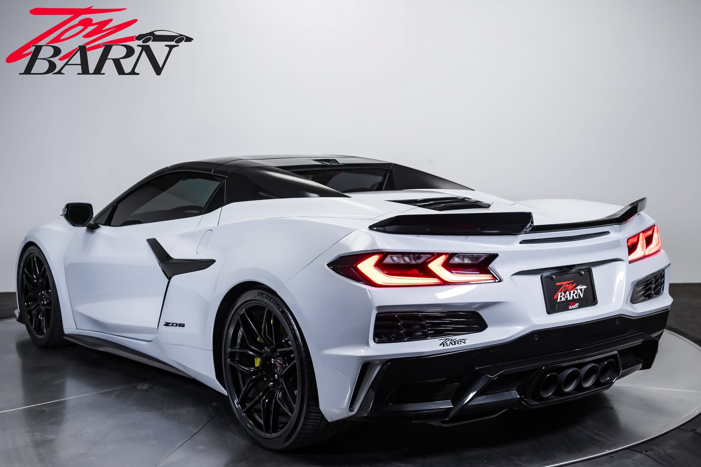 Used 2024 Chevrolet Corvette Z06 w/ Stealth Interior Trim Package RWD image 11