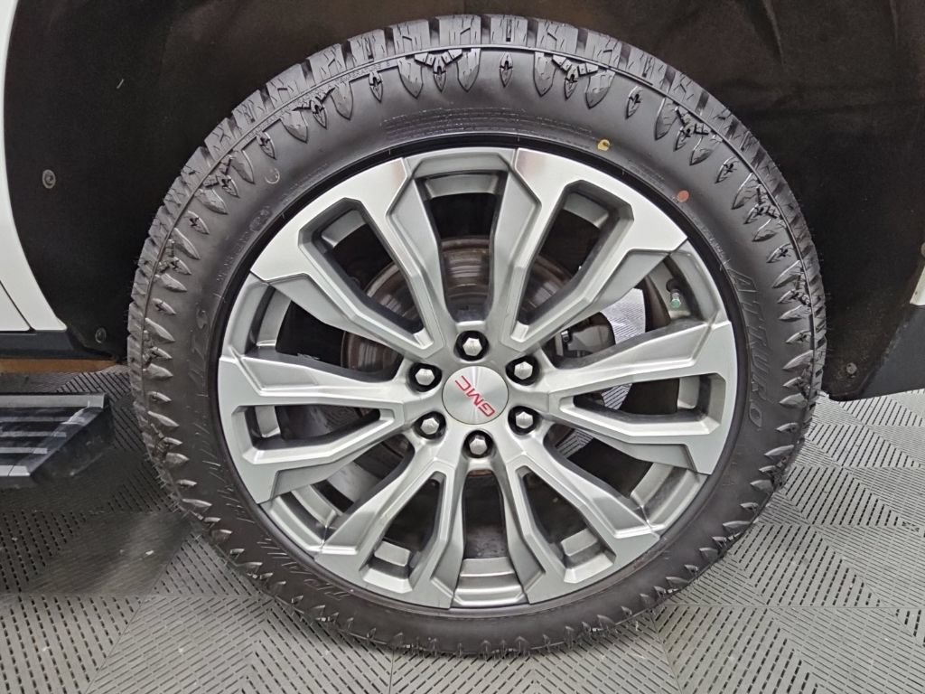 Used 2022 GMC Yukon Denali w/ Advanced Technology Package RWD image 49