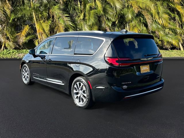 Used 2025 Chrysler Pacifica Pinnacle image 7