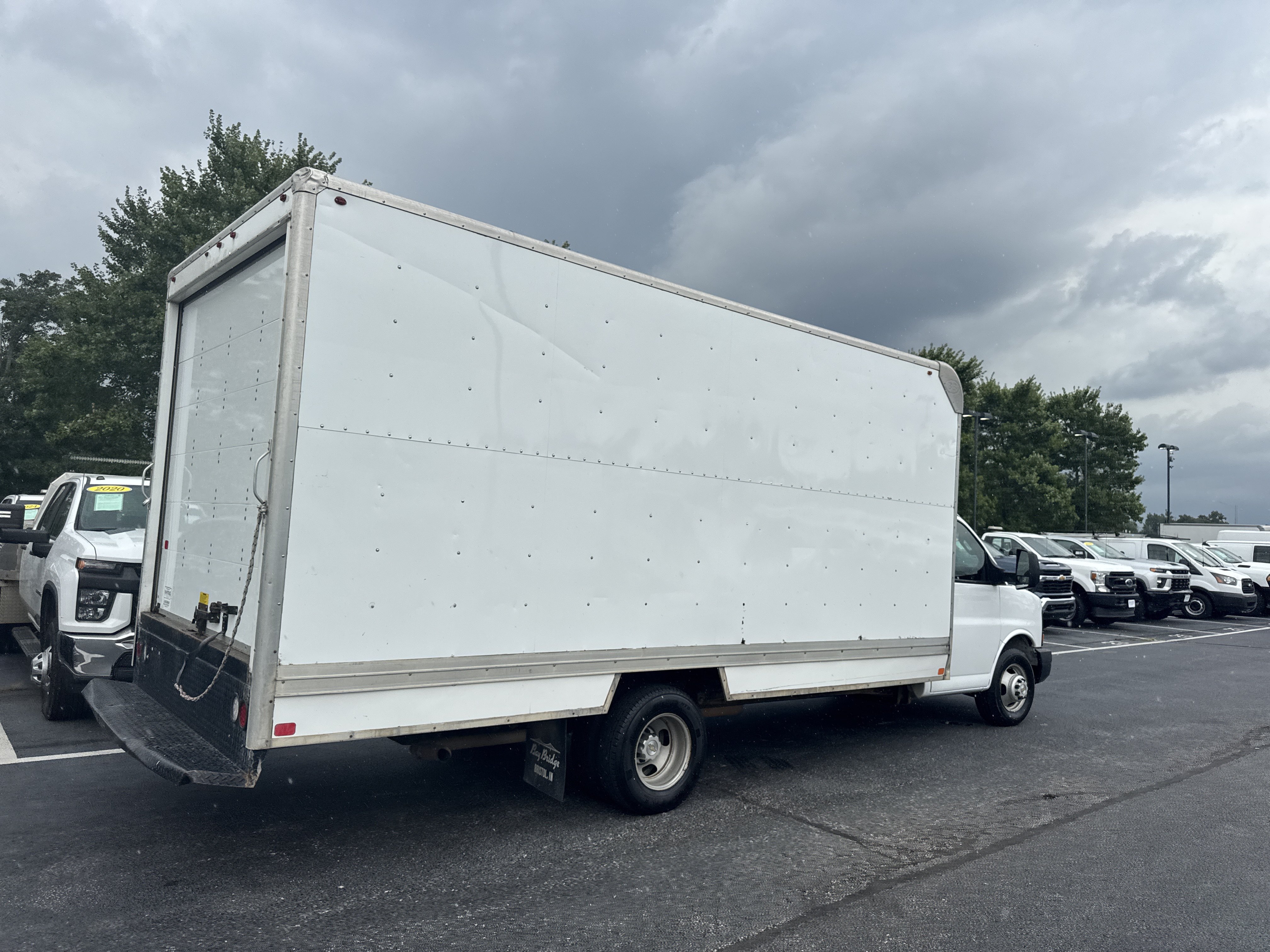 Used 2017 Chevrolet Express 3500 Extended RWD image 3