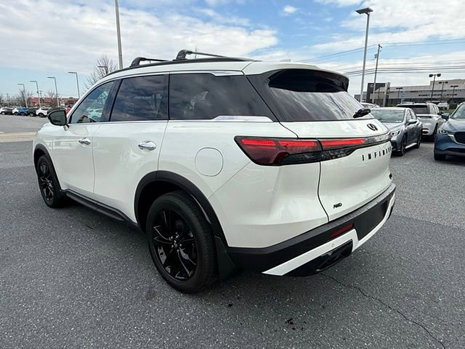 Certified 2025 INFINITI QX60 Luxe w/ Black Edition image 9