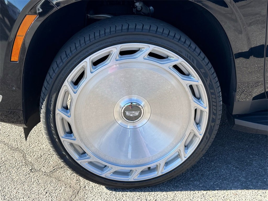 Used 2025 Cadillac Escalade Premium Luxury image 10