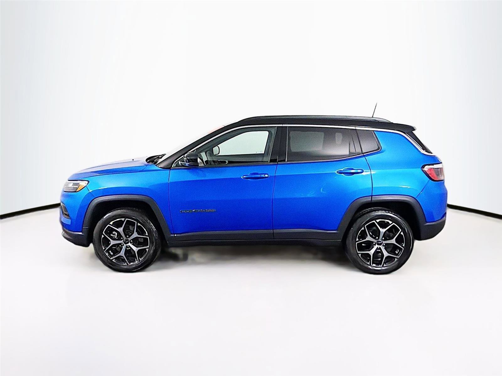 Used 2025 Jeep Compass Limited AWD/4WD image 4