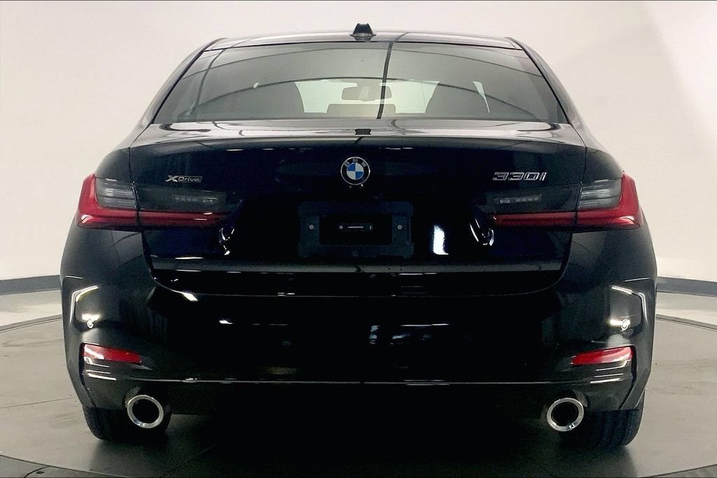 Used 2025 BMW 330i xDrive Sedan w/ Premium Package AWD/4WD image 3