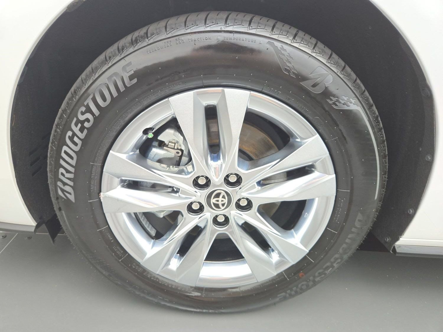 Certified 2025 Toyota Sienna Limited FWD image 26