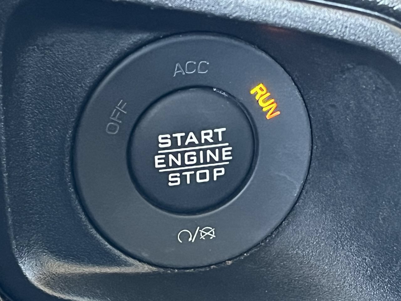 Used 2024 Jeep Gladiator Sport AWD/4WD image 19
