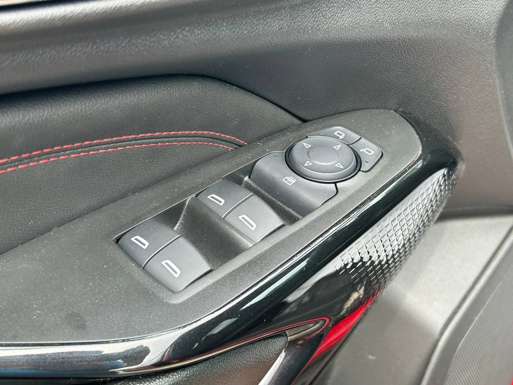 Used 2026 Chevrolet Trax RS w/ Sunroof Package FWD image 24