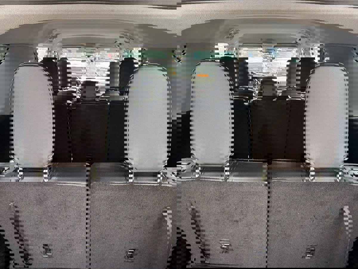 Used 2024 Ford Explorer XLT w/ Equipment Group 202A image 17