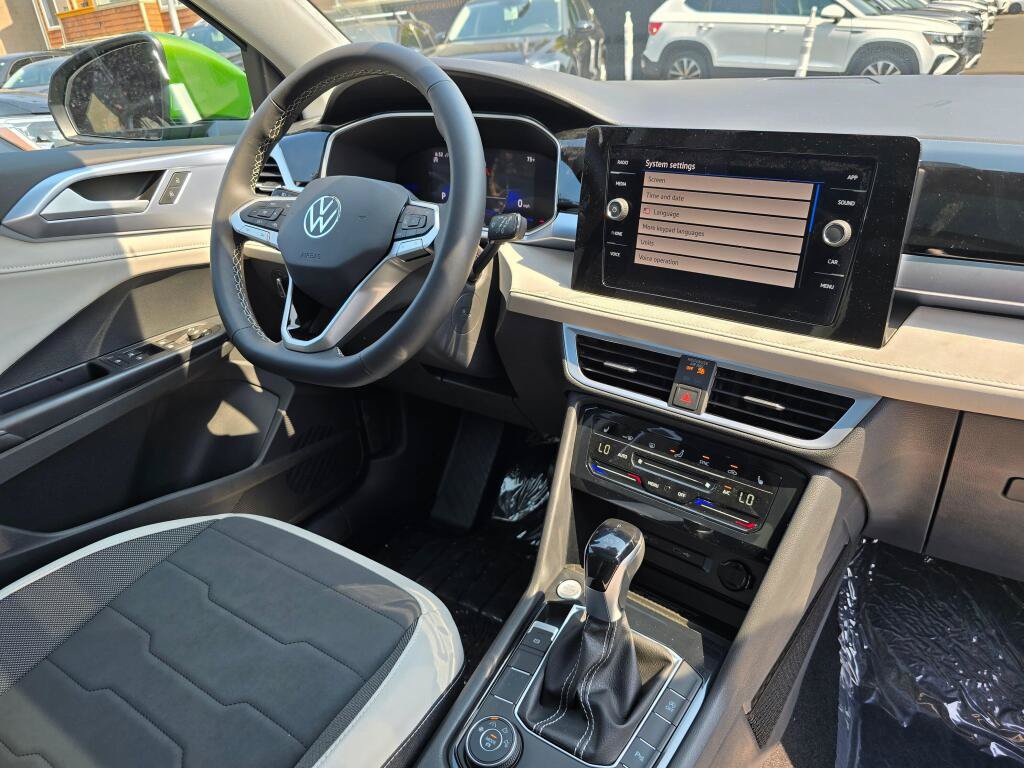 New 2026 Volkswagen Taos SE AWD/4WD image 12