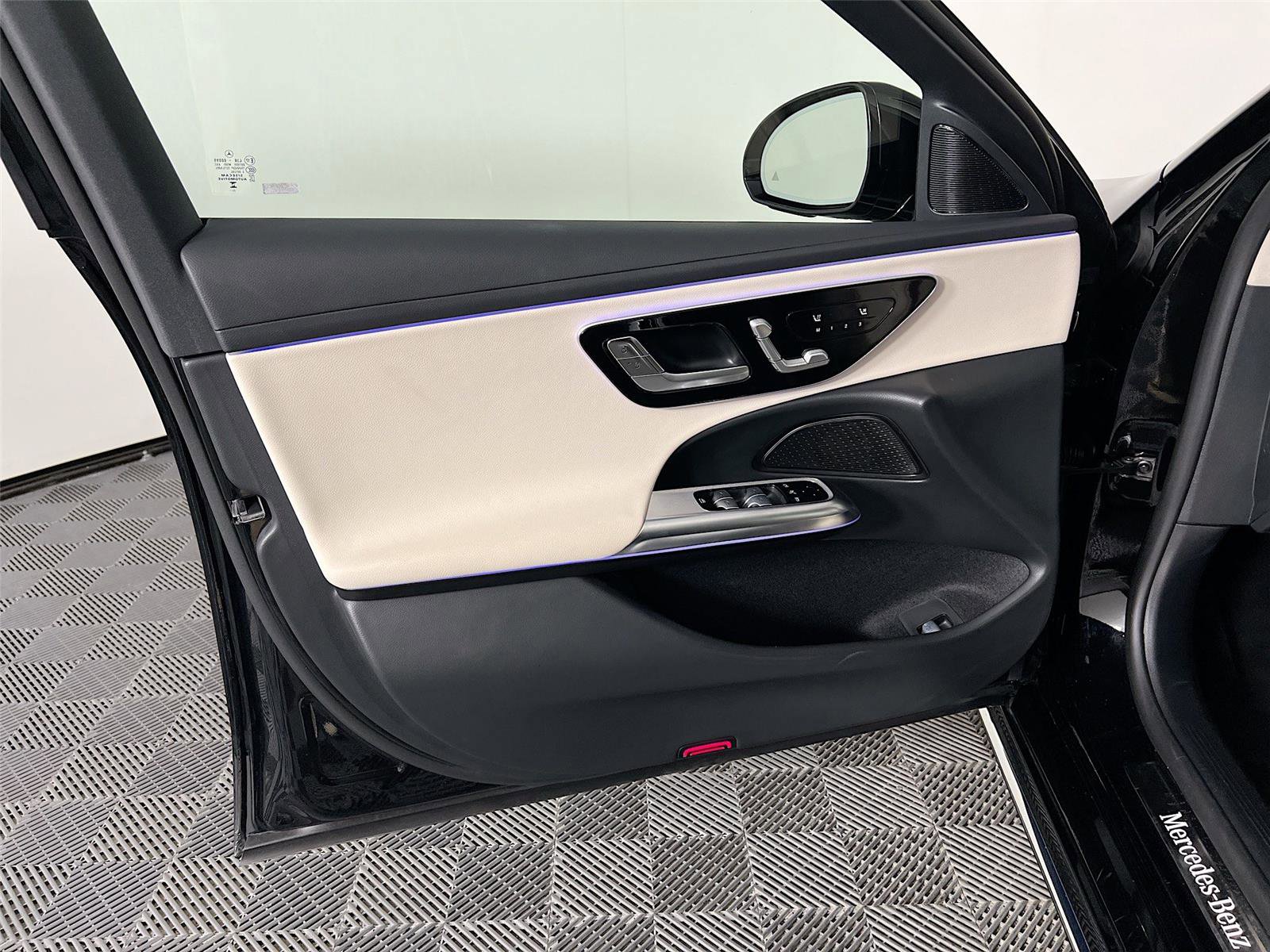 Used 2025 Mercedes-Benz E 350 4MATIC Sedan image 18