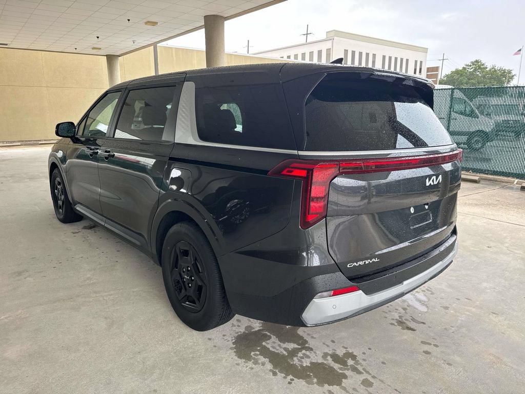 Used 2026 Kia Carnival FWD image 5