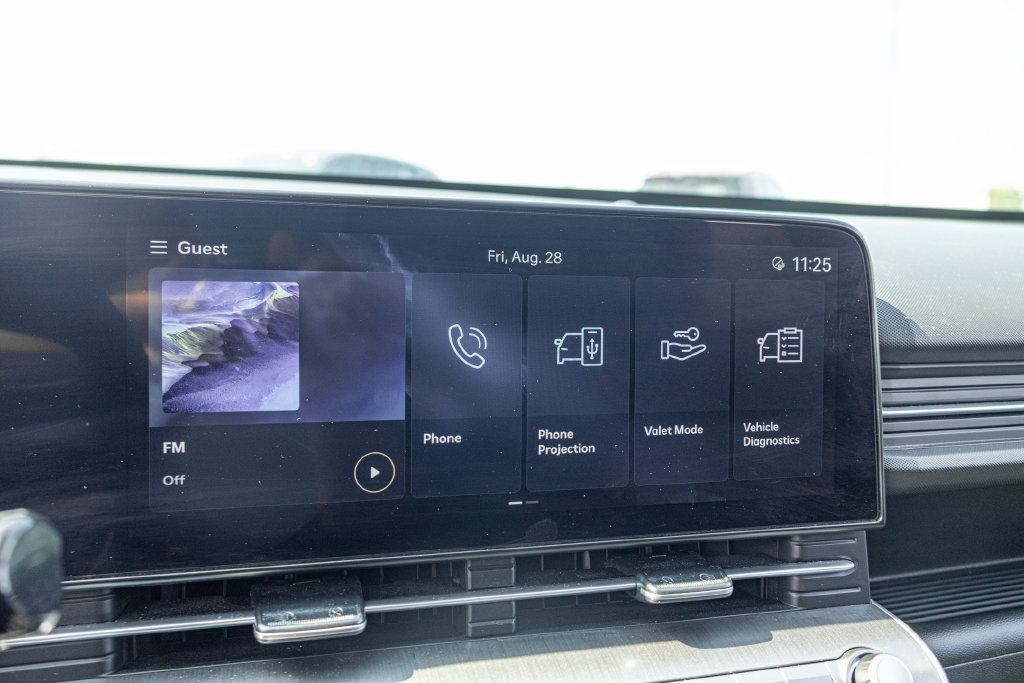 Certified 2025 Hyundai Kona SEL AWD/4WD image 16