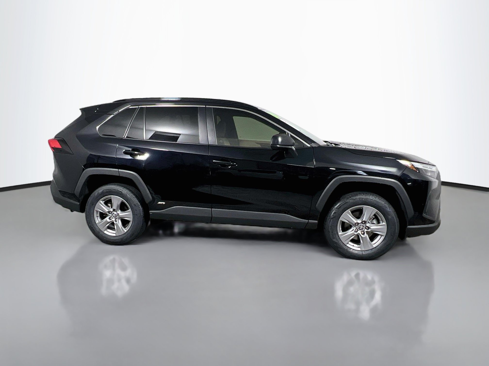 Used 2024 Toyota RAV4 LE AWD/4WD image 3