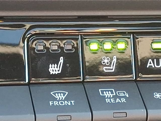 Used 2025 Toyota Crown Signia w/ Advanced Technology Package AWD/4WD image 27