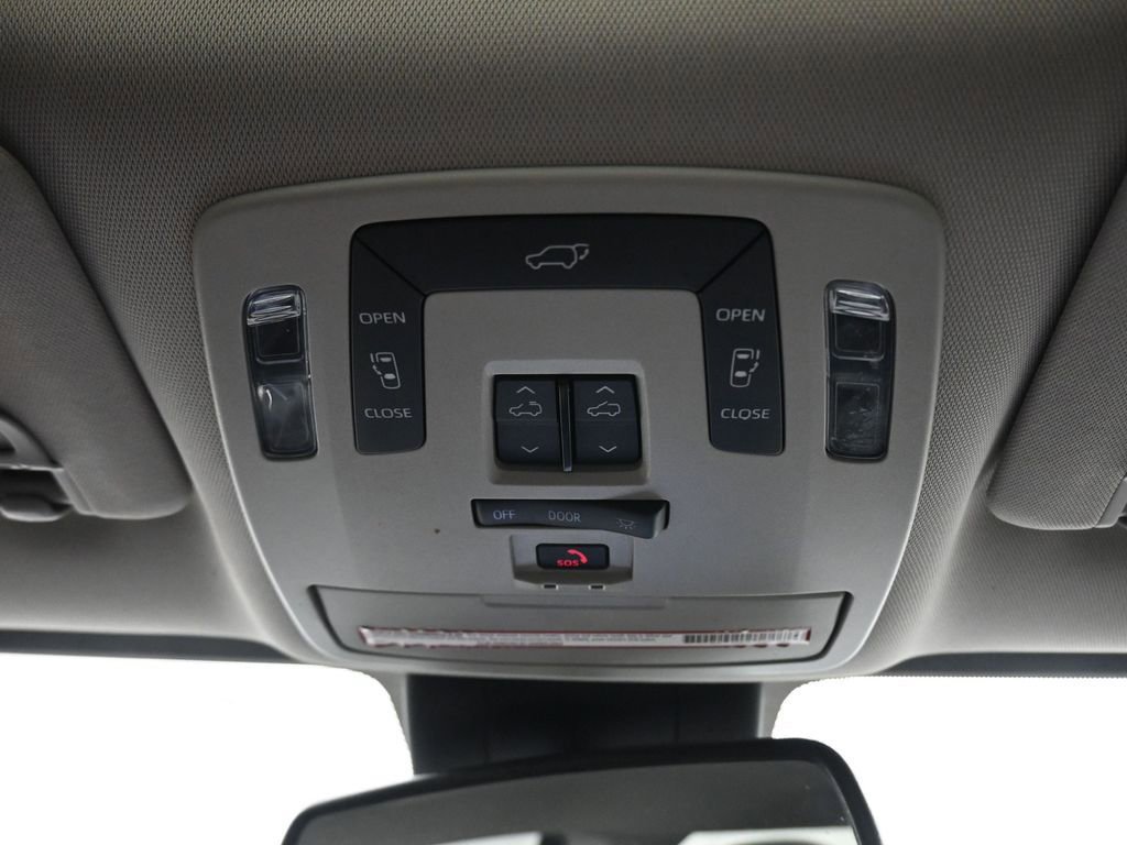 Used 2021 Toyota Sienna XLE w/ XLE Plus Package image 27