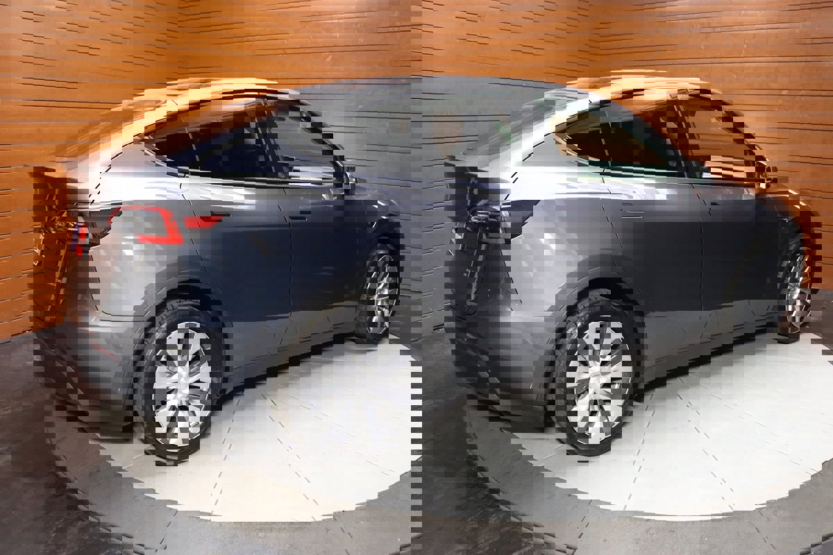 Used 2022 Tesla Model Y Long Range image 15