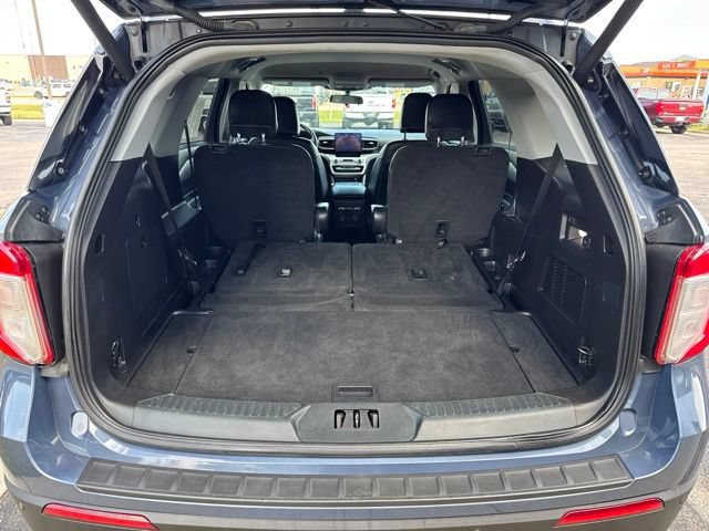 Used 2021 Ford Explorer XLT w/ Equipment Group 202A AWD/4WD image 8