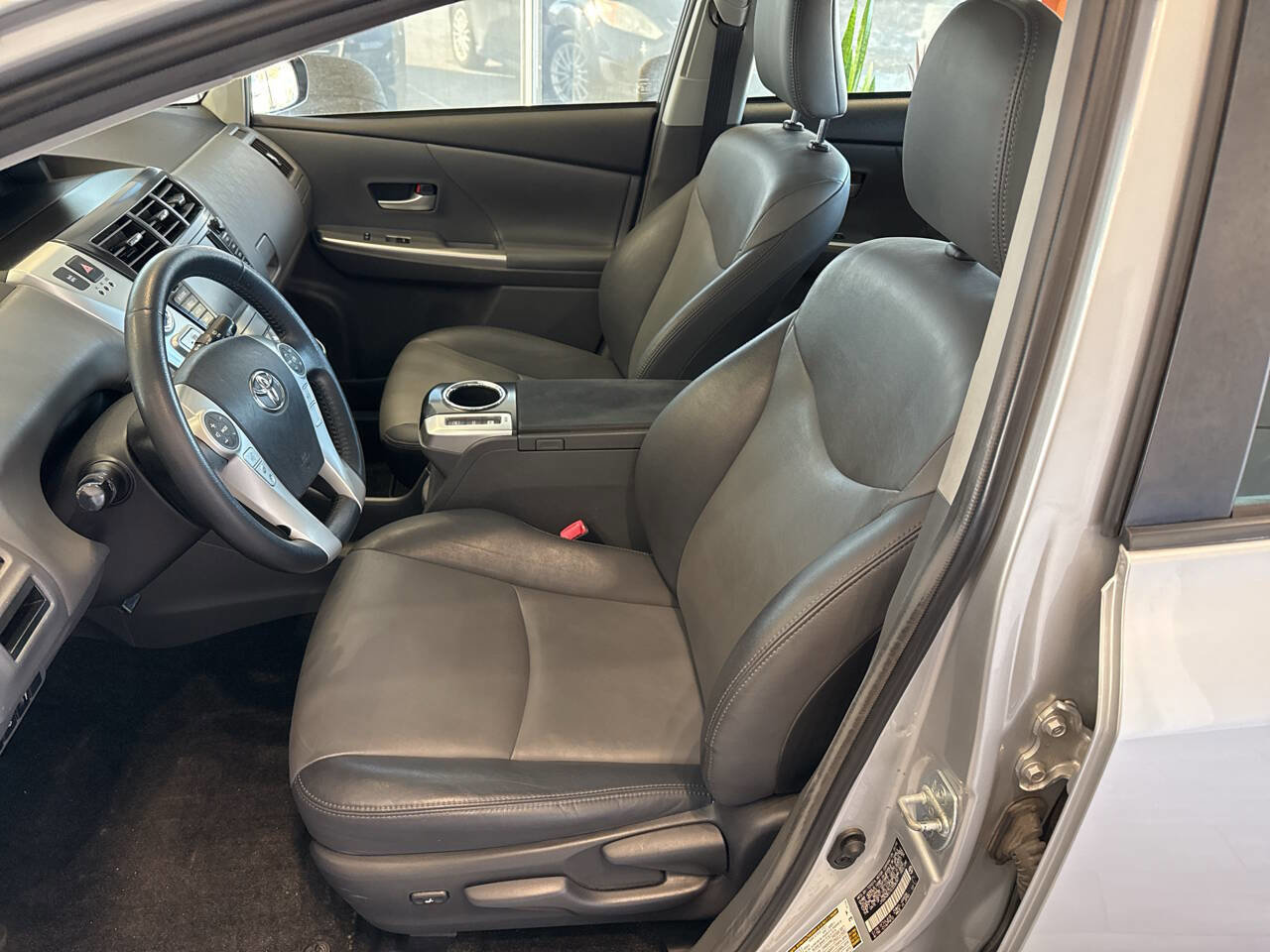 Used 2014 Toyota Prius V Five image 16