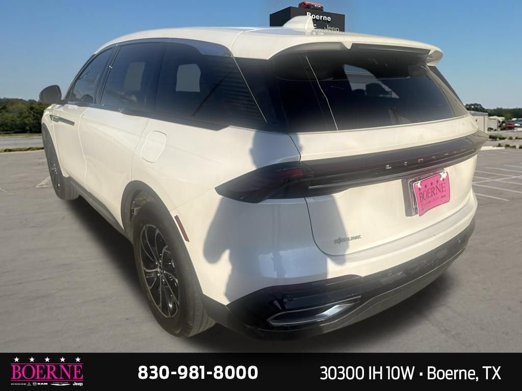 Used 2026 Lincoln Nautilus Premier AWD/4WD image 9