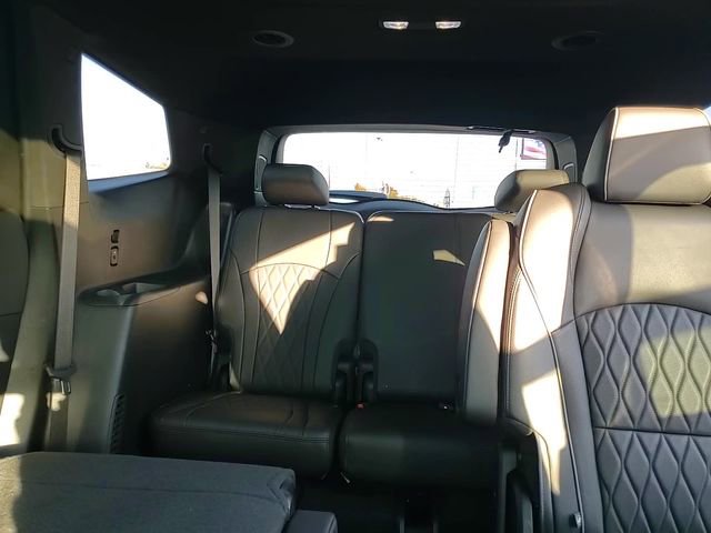 Used 2023 Buick Enclave Avenir w/ Avenir Technology Package image 21
