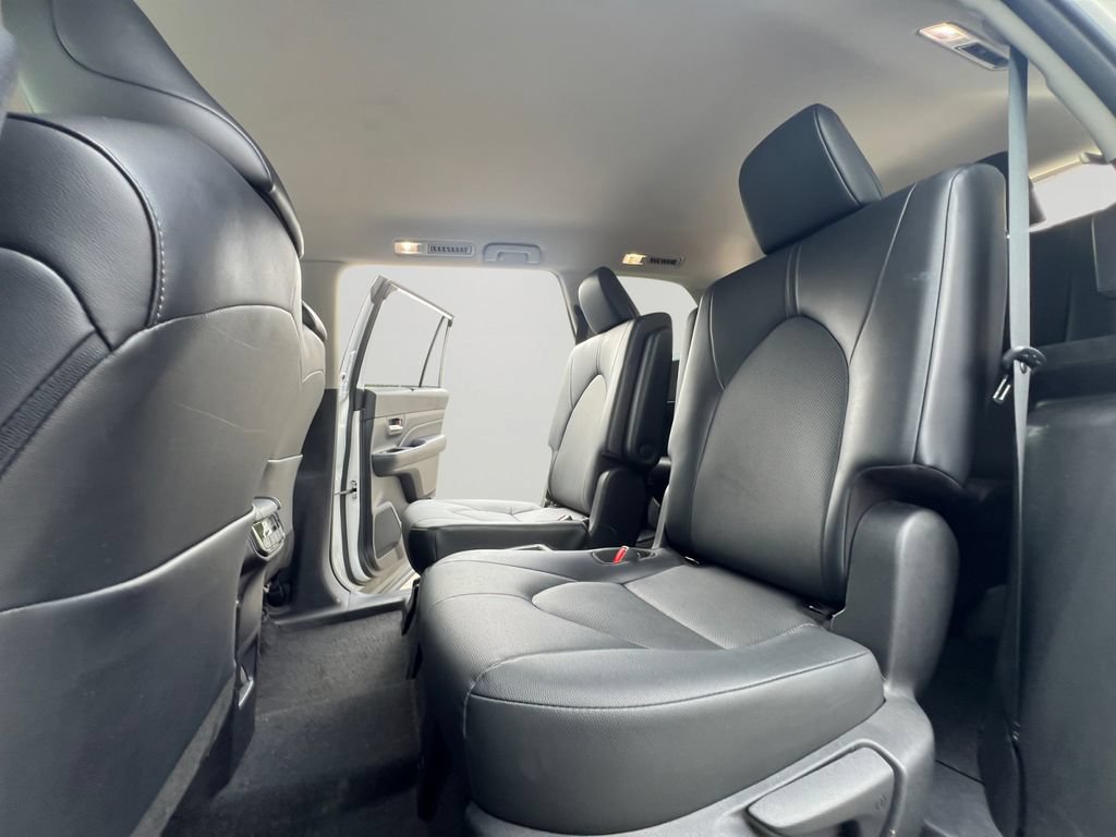 Used 2025 Toyota Grand Highlander AWD image 23